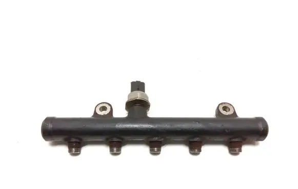 Volvo V70 Fuel main line pipe