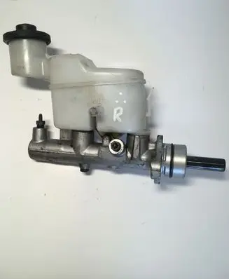Toyota Hilux (AN10, AN20, AN30) Master brake cylinder 8A06