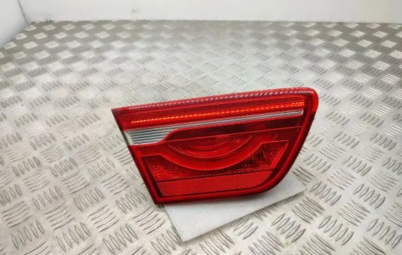 Jaguar XE Tailgate rear/tail lights