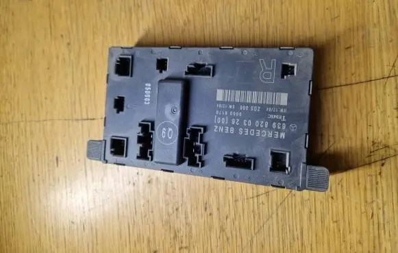 Mercedes-Benz Vito Viano W639 Door control unit/module 6398200326