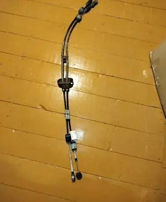 Volvo C30 Gear shift cable linkage 31256780