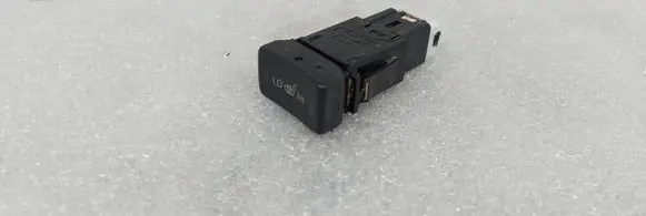 Suzuki Vitara (LY) Seat heating switch 21822MD
