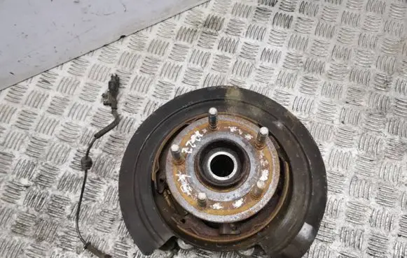 Rear wheel hub