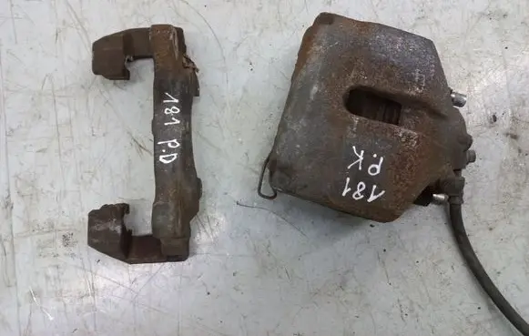 Volkswagen Jetta VI Front brake caliper