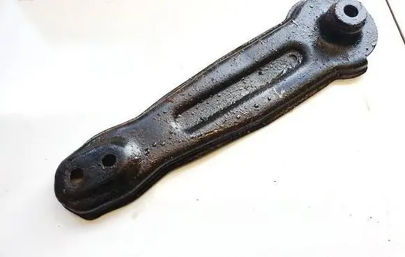 Nissan Murano Z50 Engine mounting bracket