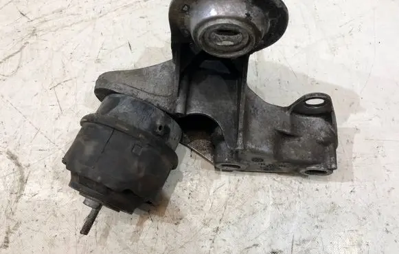 Skoda Superb B5 (3U) Engine mounting bracket 8E0199351