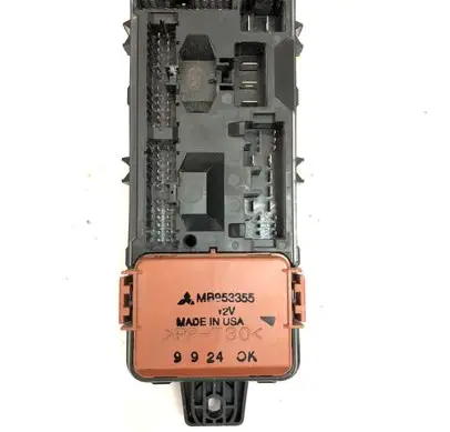 Mitsubishi Space Star Fuse module MB953355