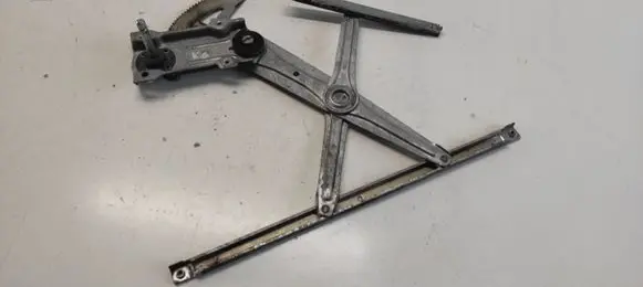 Rear door manual window regulator