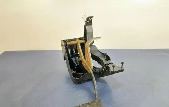Chrysler Pacifica Accelerator throttle pedal 05281331AC