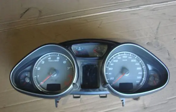 Audi R8 42 Speedometer (instrument cluster) 420920930D
