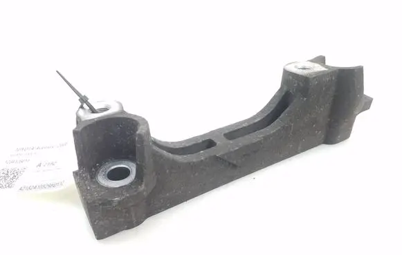 Toyota Avensis T270 Engine mounting bracket 1234126011