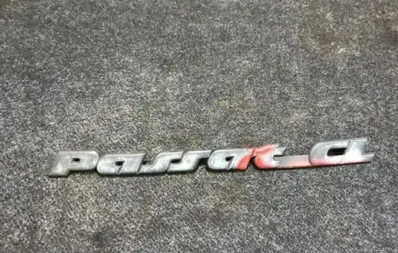 Volkswagen PASSAT B3 Manufacturer badge logo/emblem 