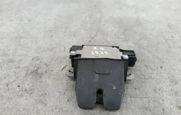 Ford Focus Tailgate lock latch 01041111905