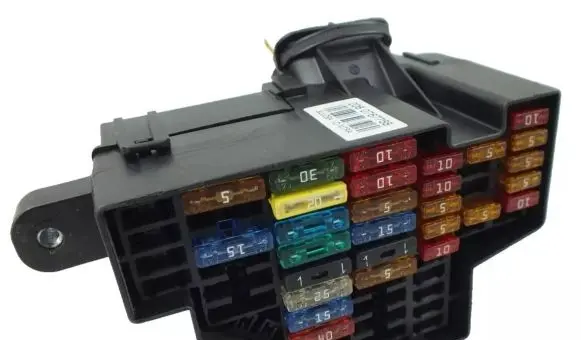 Volkswagen PASSAT B6 Fuse module 3C1941823
