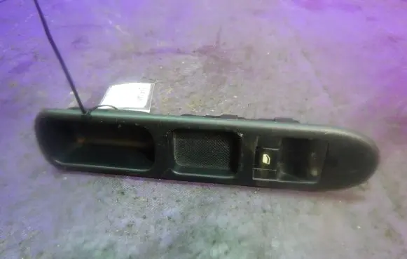 Peugeot 307 Quarter vent window switch 96351625XT