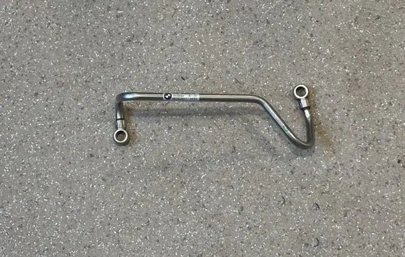 BMW 5 G30 G31 Turbo turbocharger oiling pipe/hose 8589091