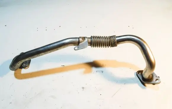 Volkswagen PASSAT B6 Engine coolant pipe/hose 03L131521