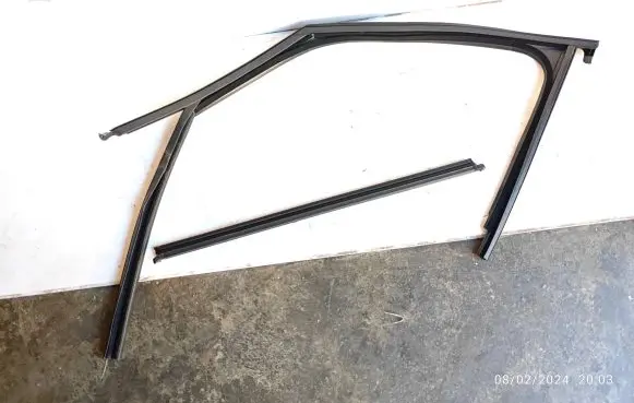 Cupra Born Rubber seal front door window/glass 