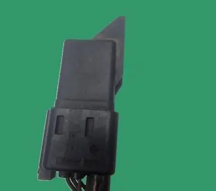 Volkswagen Polo V 6R Glow plug pre-heat relay 045907282A