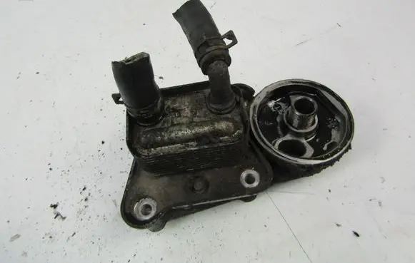 Ford Focus Oil filter mounting bracket 
