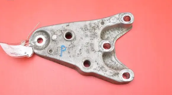 Engine mount vacuum valve