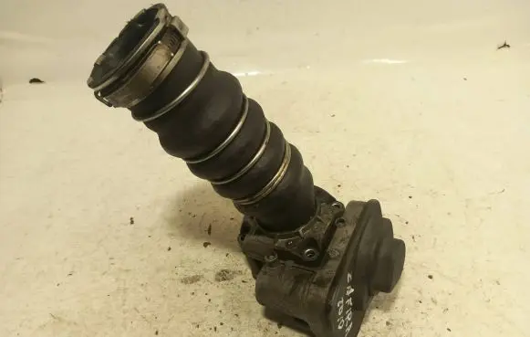 Opel Zafira B Throttle valve 8981052101