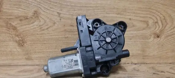 Volvo V70 Front door window regulator motor 970713101