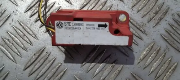 Volkswagen Golf IV Airbag deployment crash/impact sensor 1j09096060 39980201
