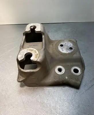 Subaru Outback (BS) Engine mounting bracket 1504143153