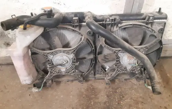 Subaru Legacy Coolant radiator 67737 835272