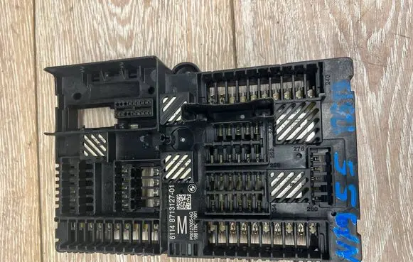 BMW 5 G30 G31 G38 Fuse module 8713127