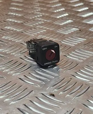 Passenger airbag on/off switch