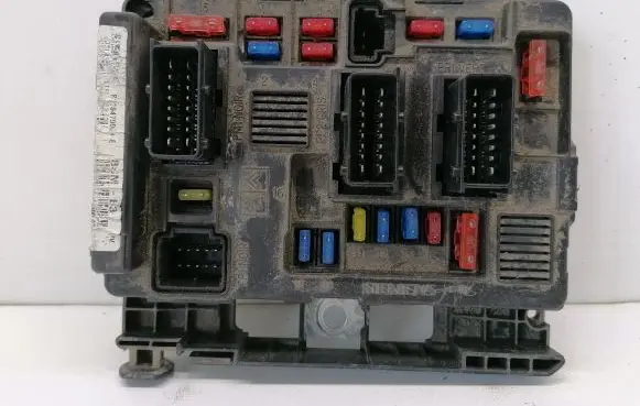 Citroen C3 Fuse module 05774
