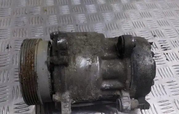 Volkswagen PASSAT B4 Air conditioning (A/C) compressor (pump)