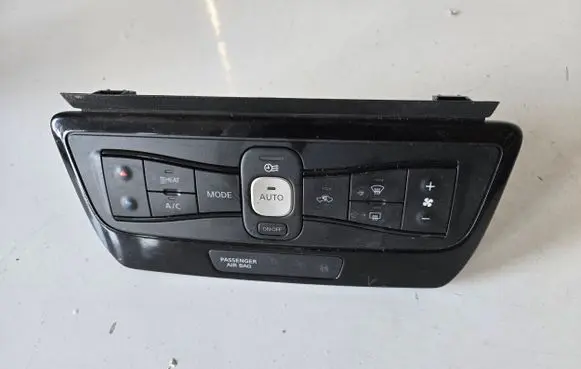 Nissan Leaf II (ZE1) Climate control unit 275005SE0A