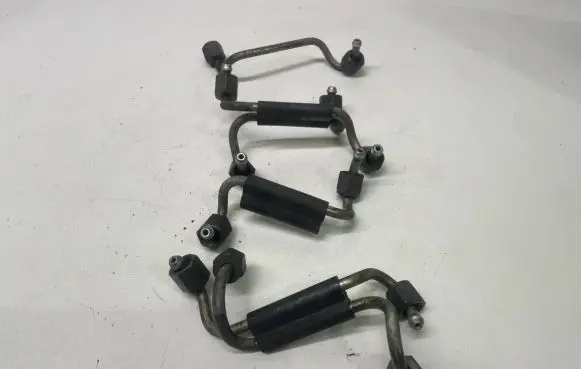 Fuel injector supply line/pipe