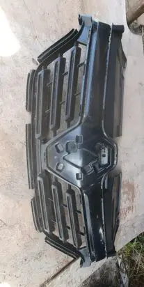 Front bumper upper radiator grill