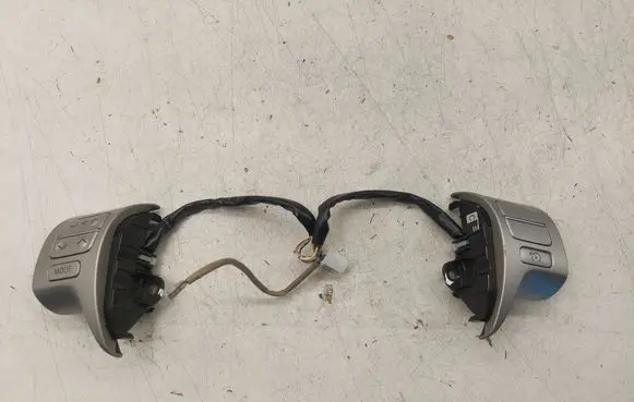 Toyota Auris 150 Steering wheel buttons/switches 8425002060