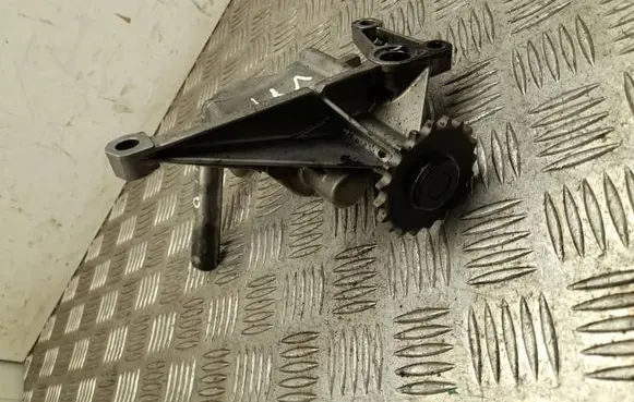 Mercedes-Benz Vito Viano W639 Oil pump A6111810201