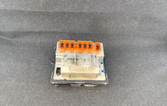 Voltage converter inverter