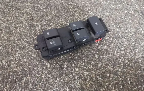 Opel Antara Electric window control switch