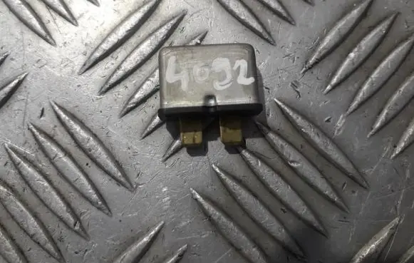 Audi A8 S8 D3 4E Other relay 443937105a