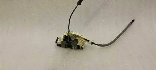 Mercedes-Benz CLA C117 X117 W117 Front door lock A2047202735