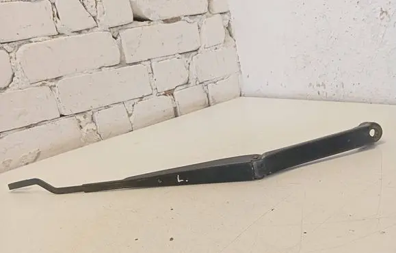 Mitsubishi Grandis Front wiper blade arm