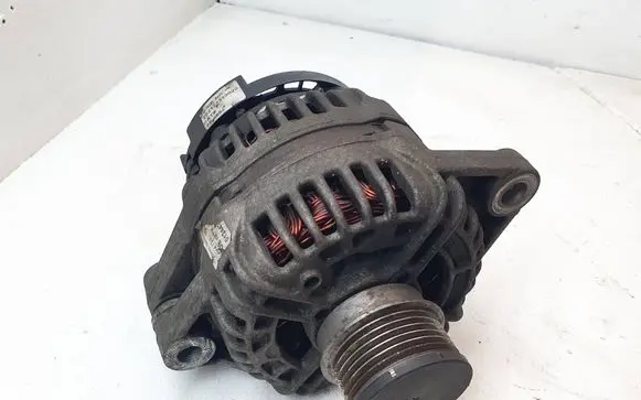 Opel Zafira B Generator/alternator 202124310026
