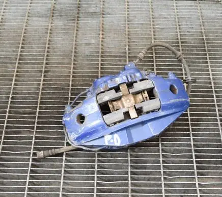 BMW 5 G30 G31 Front brake caliper 6875294