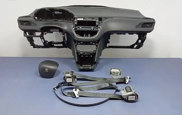 Peugeot 208 I Dashboard 96746579ZD