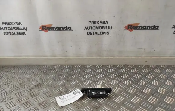 Toyota Prius (XW50) Tailgate opening switch 15D355