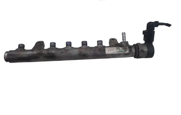 Volkswagen PASSAT B6 Fuel main line pipe 03L130089 057130764H 0281002859