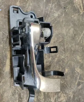 Cadillac SRX Front door interior handle 25707889